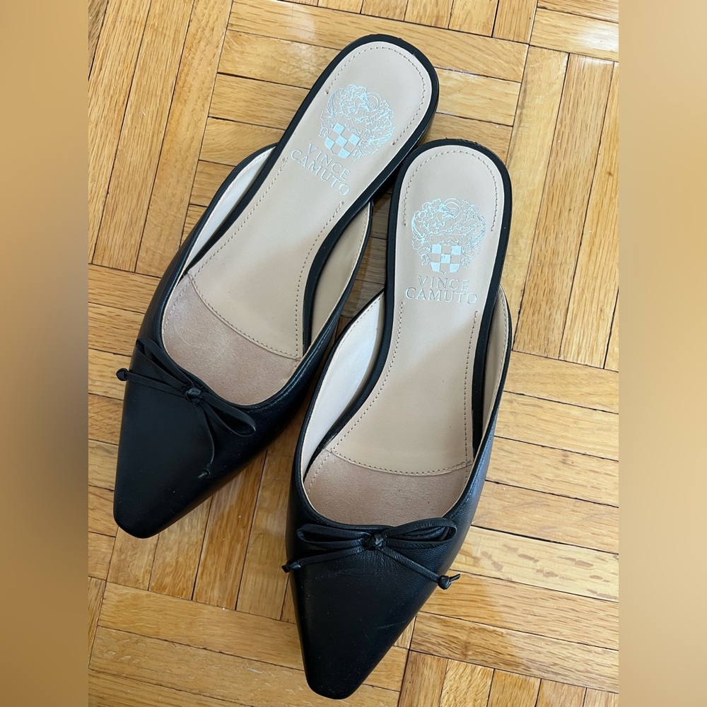 VINCE CAMUTO Palulli Mule in Black, size 6.5